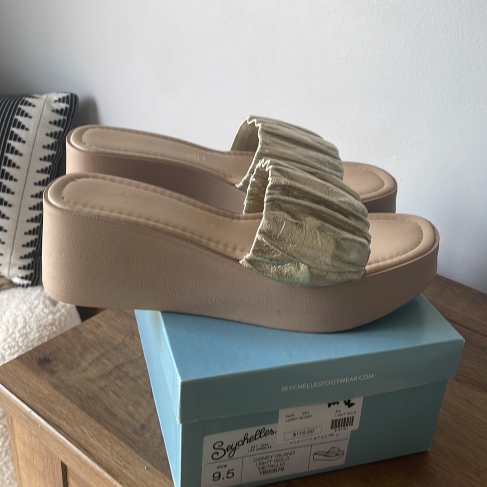 Seychelles Coney Island Light Gold Metallic Sandals